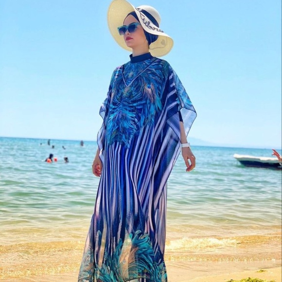 betrue sport Other - NWT betrue sport 2 pieces swimsuit Blue and White Peacock Feather 🪶 . Size XL .